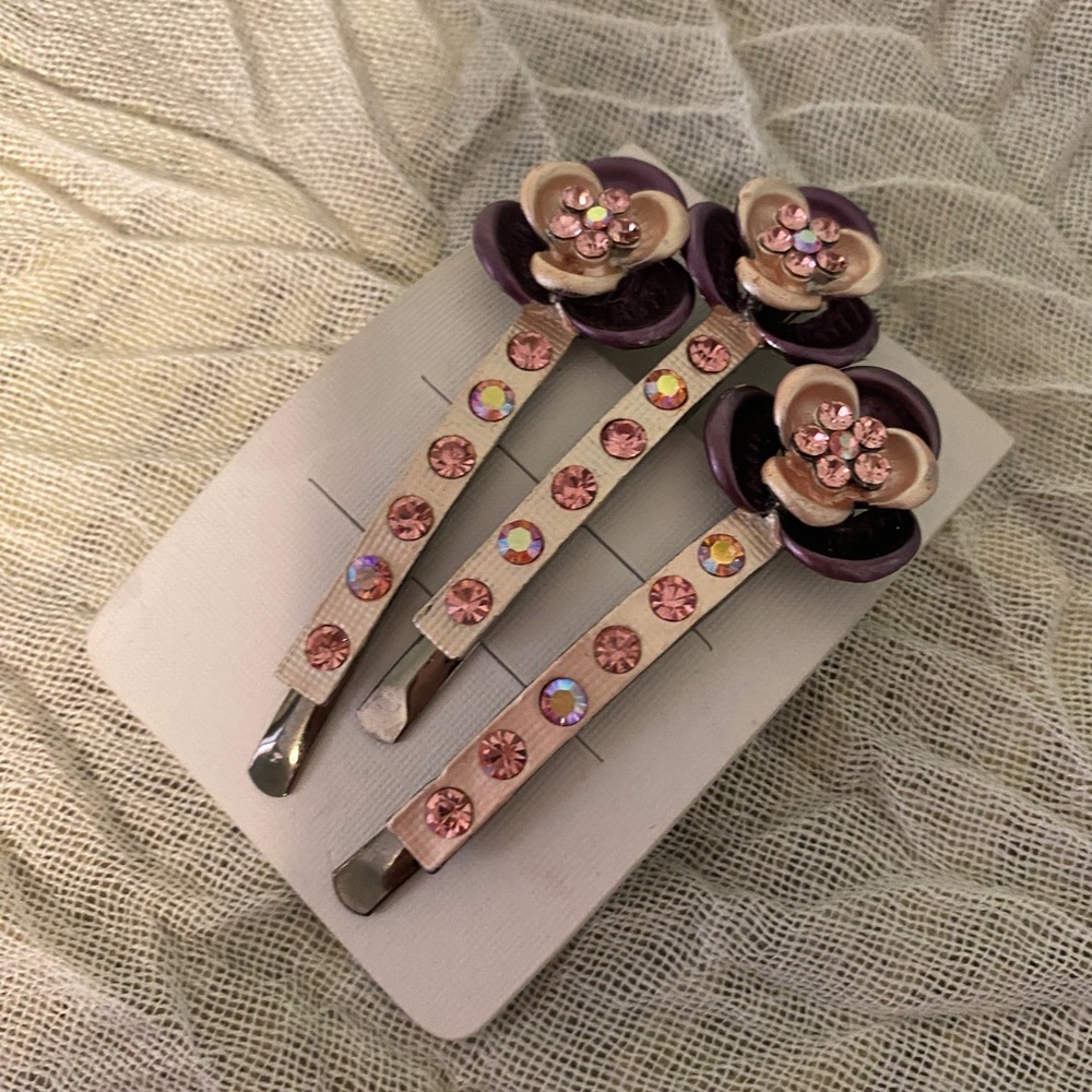 Pink gem hair clips​